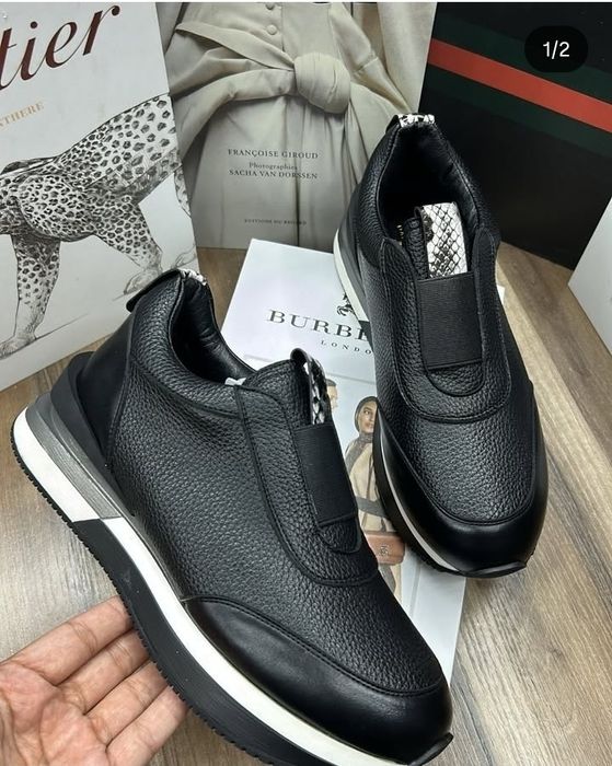 Продам новые кроссовки