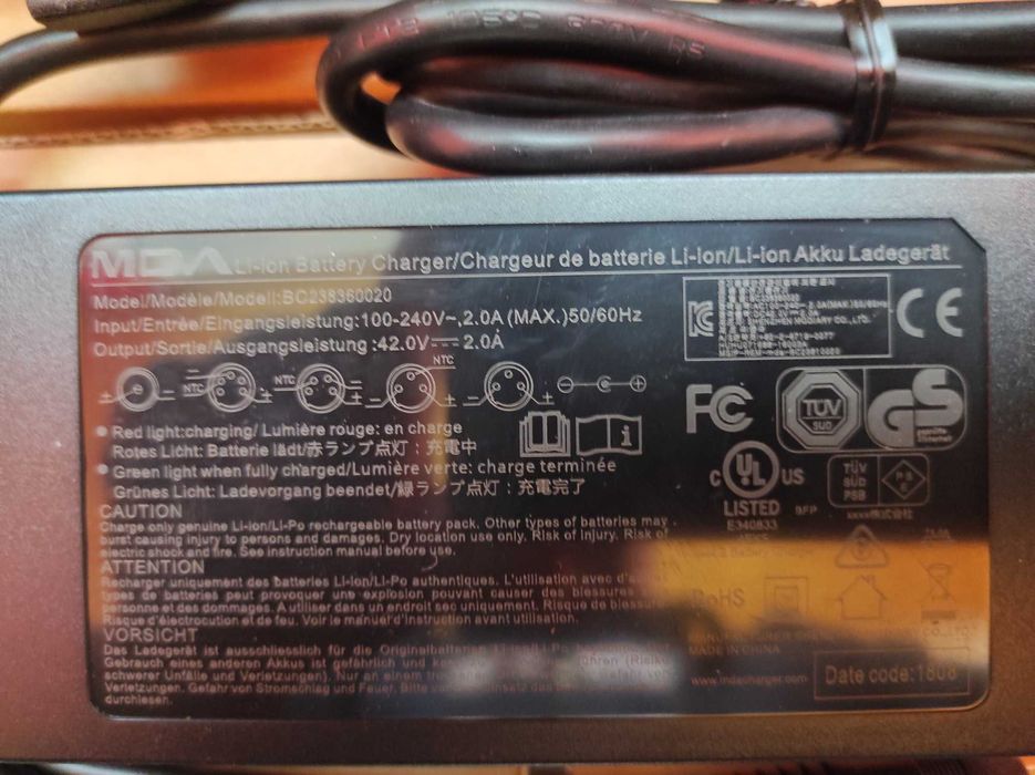 Incarcator de calitate MDA 36V/2A cu 2 mufe de incarcare