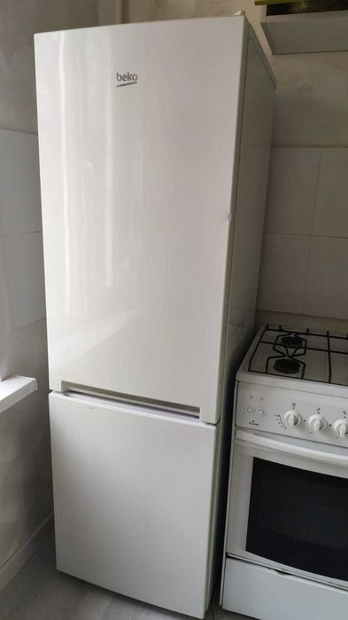 холодильник работающий