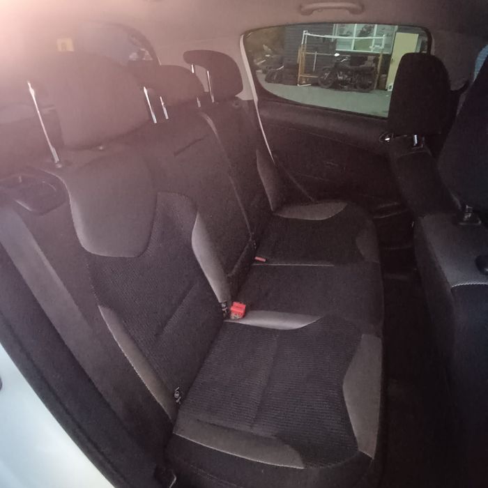 Пежо 308 хетчбэк