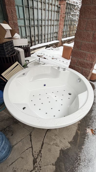 Продам джакузи в отличном состояние !