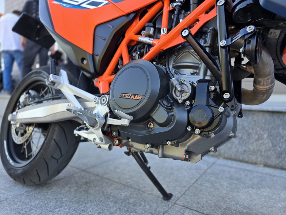 KTM 690 SMC-R 2023 Supermoto