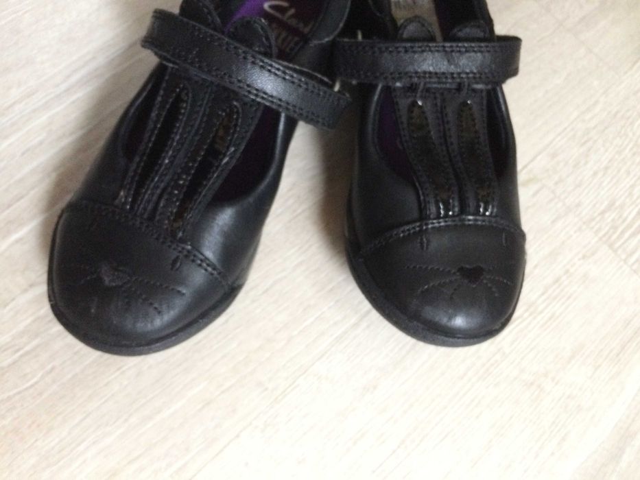 Сладурски черни мадамски обувки Clarks.