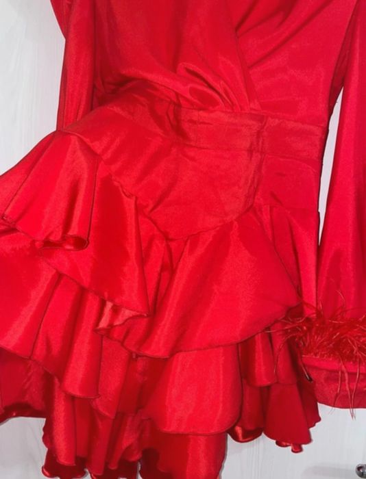 Rochie rosie cu pene Prive Boutique