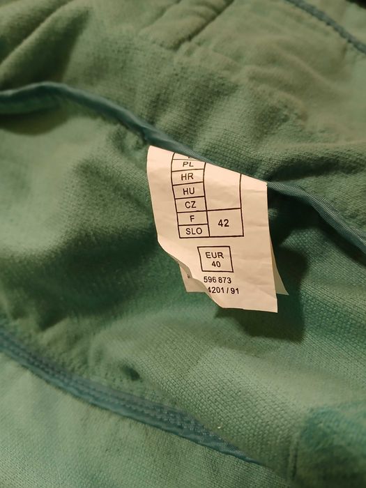 Haine diferite de vanzare