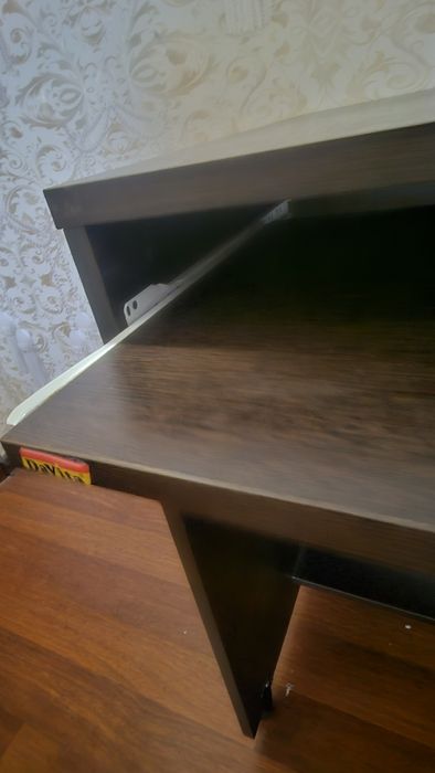 Стол компьютерный компактный мобильный