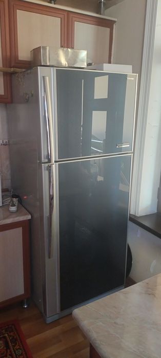 Холодильник Тошиба сотилади