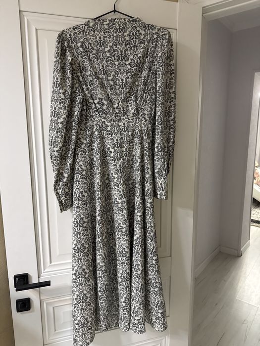 Продаю платье цветочное