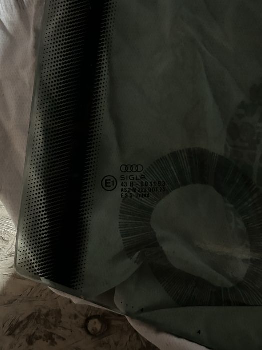 Задний левый стекло Audi A6 c4 кузов