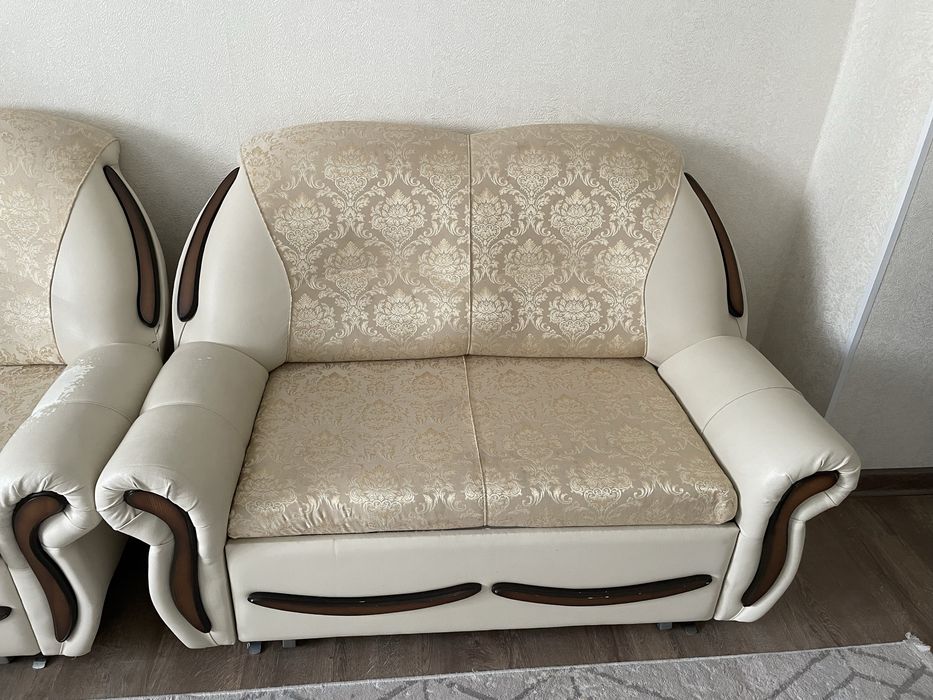 Продам диван для гостинной