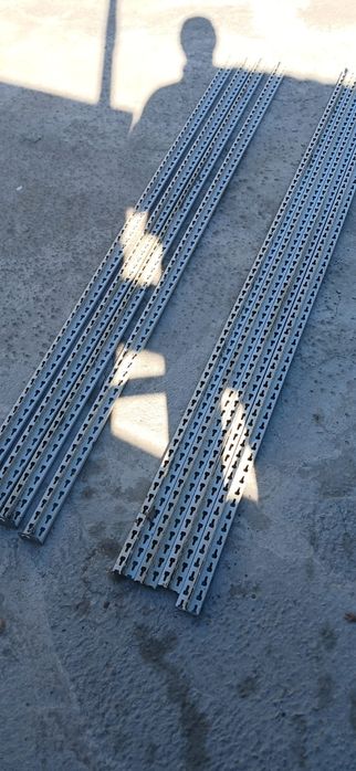 Стойки для полок