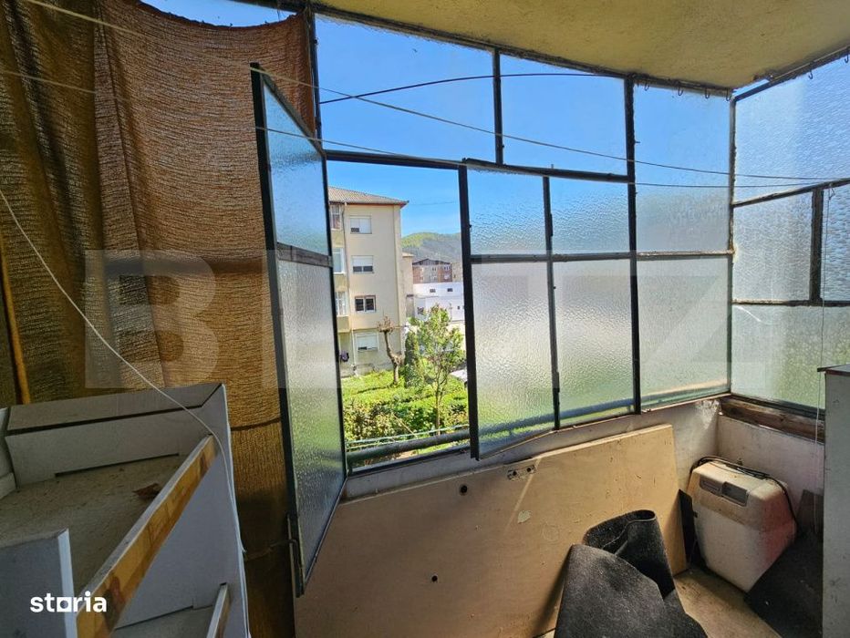 Apartament 2 camere, 48 mp, etaj 1, semidecomandat, ideal pentru renov