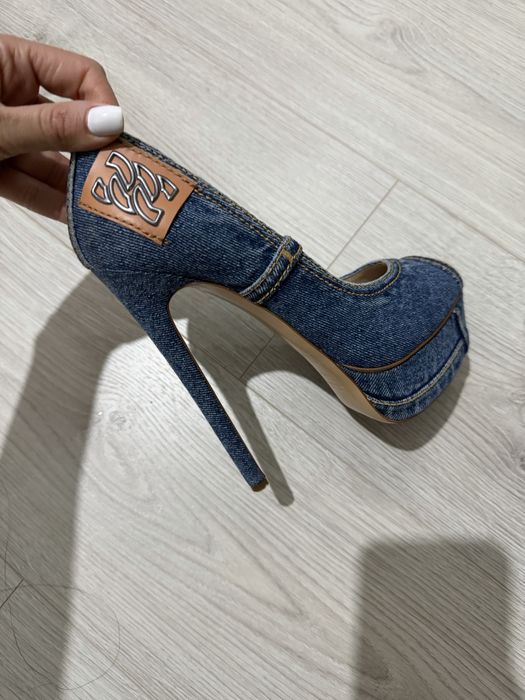 Обувки Casadei носени веднъж