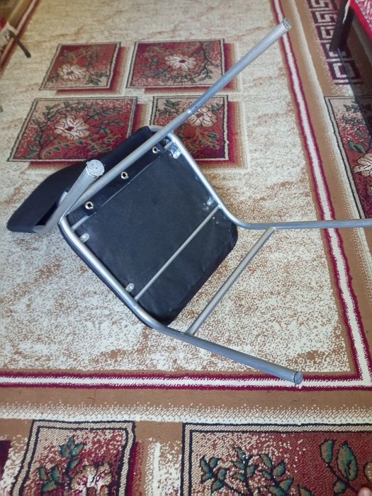 Продам новый железный стул