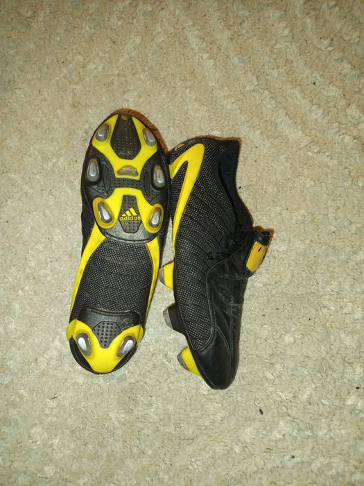 Vând ghete de fotbal adidas F50 2004