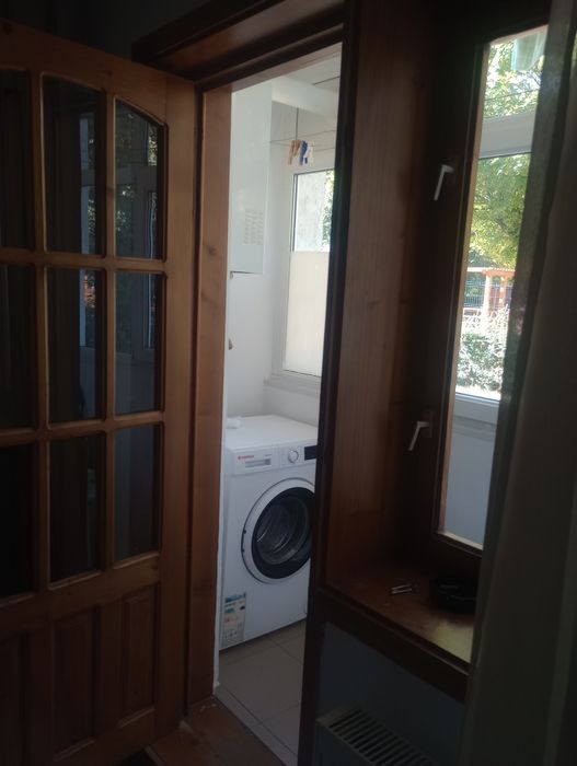 Închiriez apartament cu 3 camere