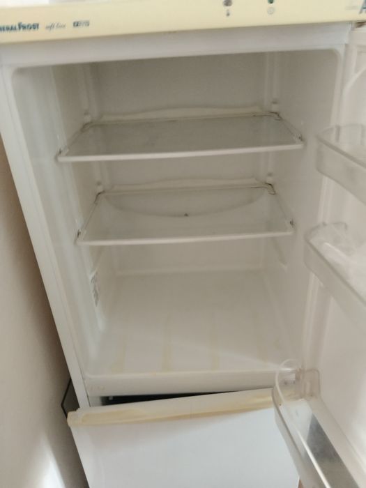 Холодилник General Frost.
