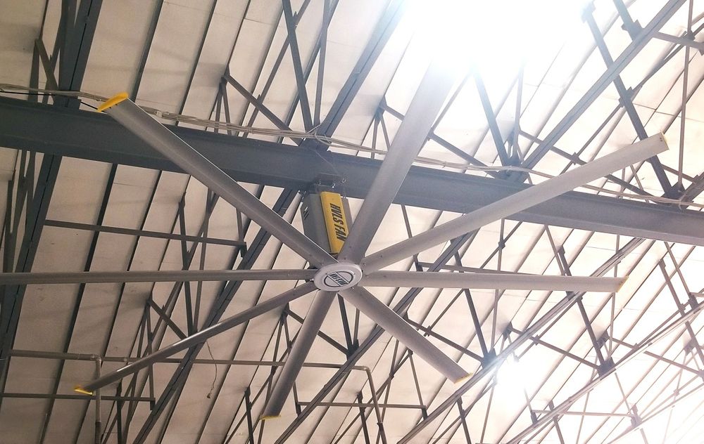 Промышленный вентилятор для завода, для цеха, для охлаждения воздуха