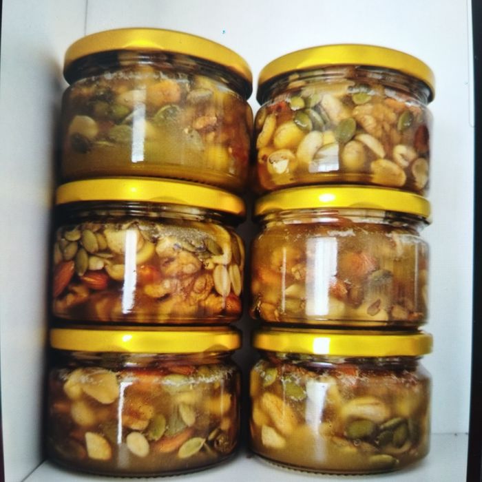 Мёд с орехами и семечками