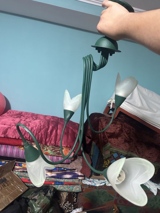 Продаються люстры