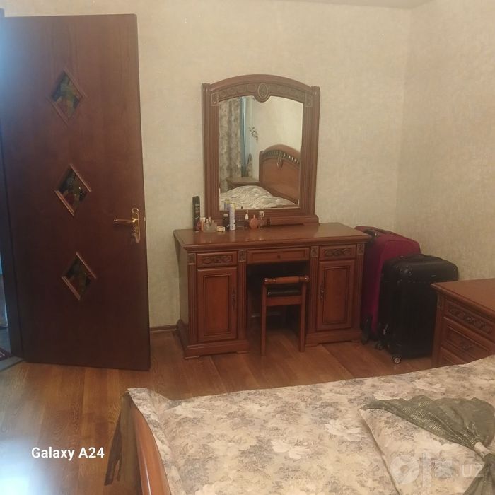 Квартира на Ц4-Алайский 4/2/4 общ пл 86м  с мебелью
