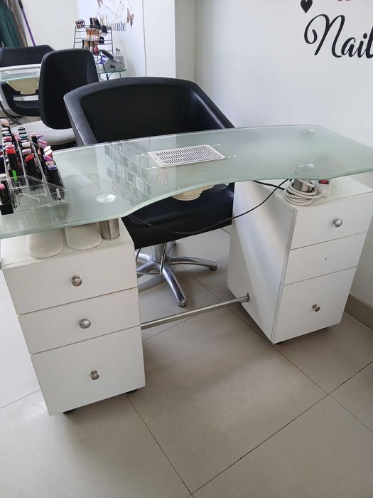 MASA MANICHIURA cu aspirator