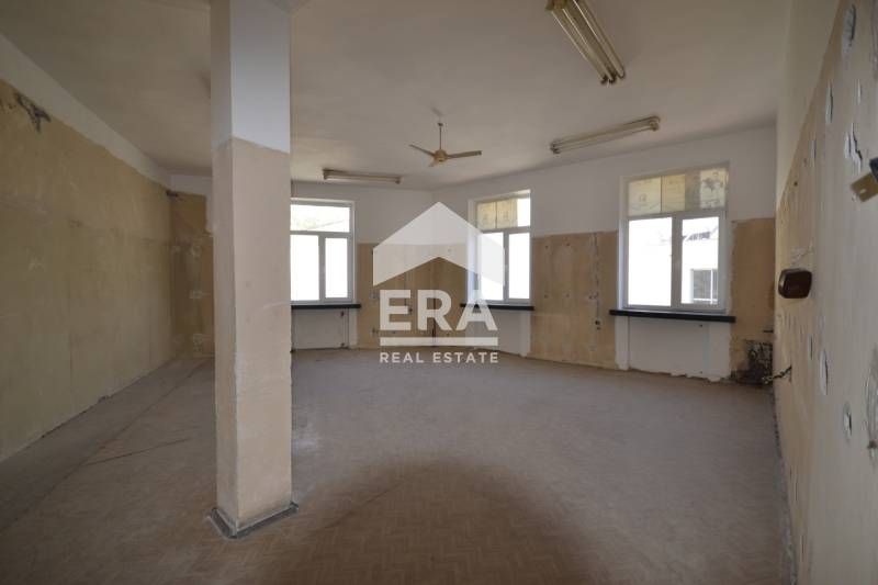 Продава се Офис в Хасково, Център - 566 кв.м за 415 €/кв.м - Снимка #1