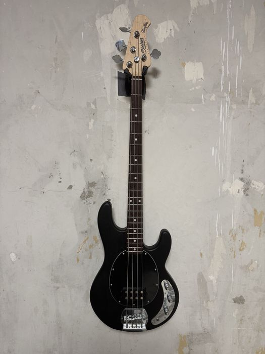 Бас Sterling by music man