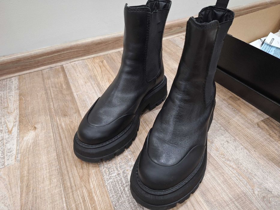 Боти от естествена кожа Demetra