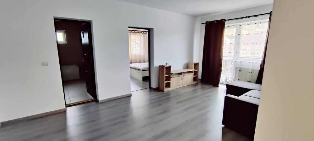 Închiriem apartament cu 2 camere, suprafață 65 mp, in centrul comunei Crișeni ( bloc nou  lângă primărie), la doar 2 km de Zalău!