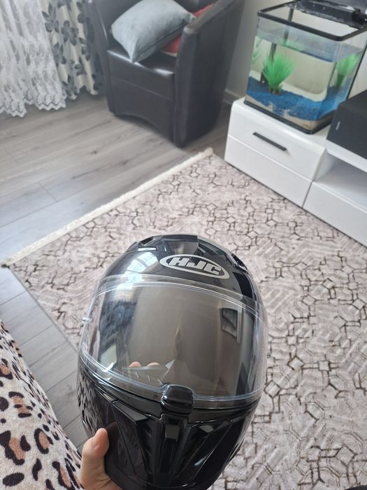 Vând cască moto HJC – neagră, cu vizieră transparentă