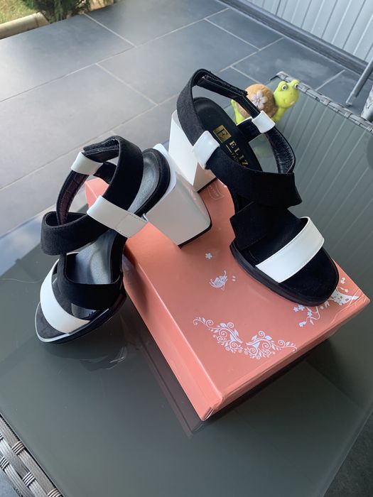 Нови Сандали