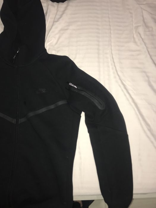 vand nike tech negu nou marimea L original!