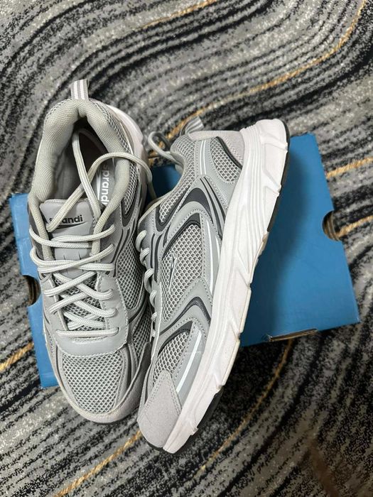 Сиви маратонки за бягане