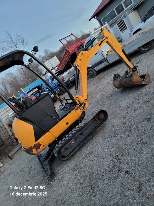 Miniescavator jcb model 8018 3 cupe și rampi