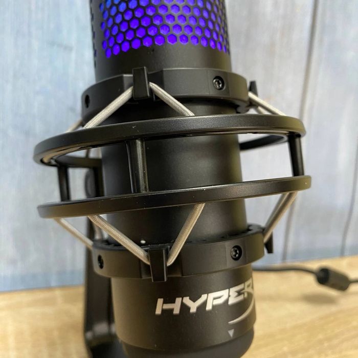 HyperX QuadCast S микрофон