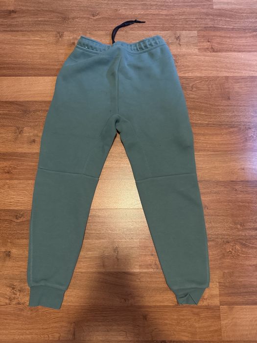 Pantaloni Nike Tech