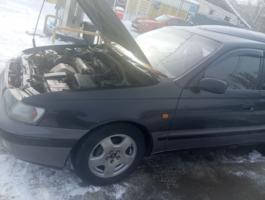 Продам Тайоту калдина,на ходу