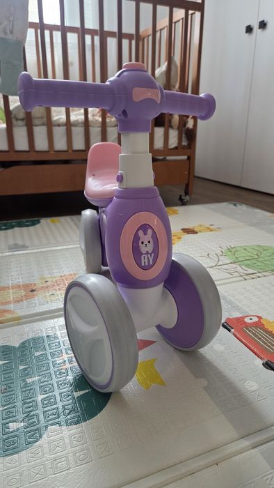 Bicicleta ,fara pedale cu 4 roti cu lumini, sunete, Baloane de sapun, 1-3 ani, Mov