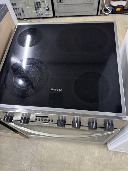 Miele Фурна за вграждане с керамични котлони Germany Гаранция