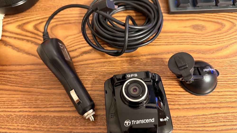 Видеорегистратор Transcend DrivePro 220