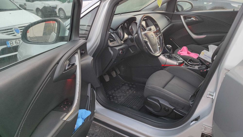 Astra J 2012 , dotari premium