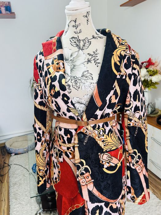 Costum Asos nou fara defecte