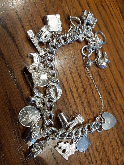 Superba bratara argint masiv 925 Porte-Bonheur 23 charmuri,England