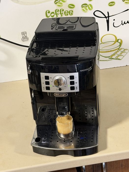 Кафемашина кафе автомат delonghi magnifica S с гаранция