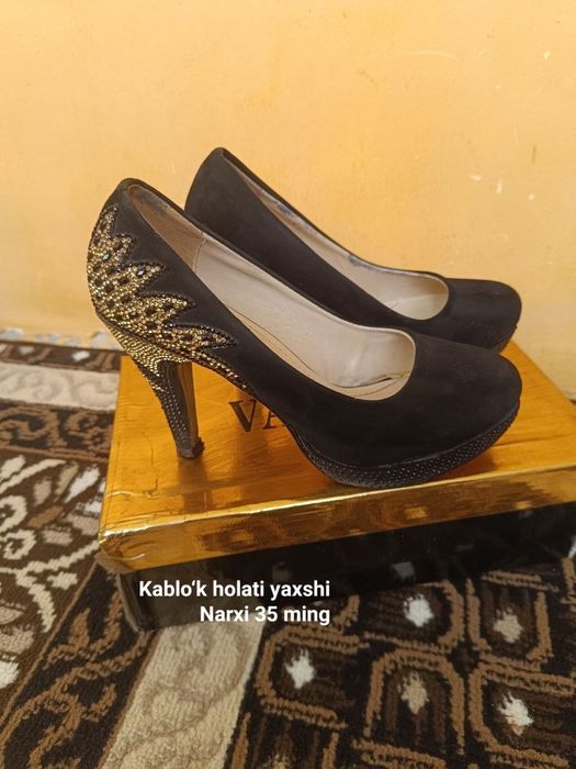 Ayollar kiyimlari sotiladi