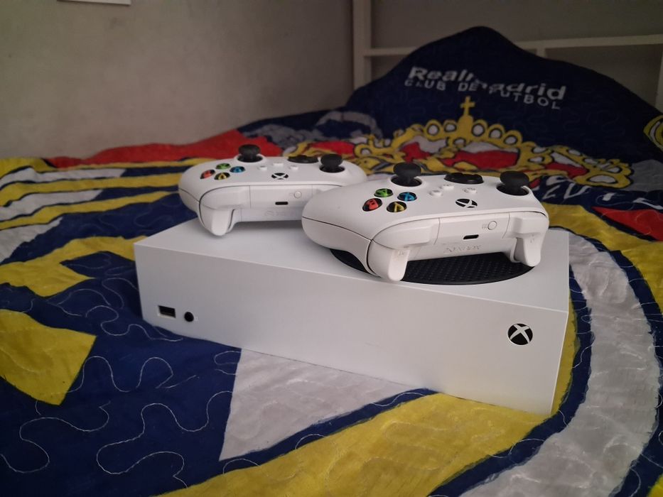 Xbox Series S целая не царапины