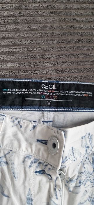 Donez blugi marimea 28 in stare excelenta