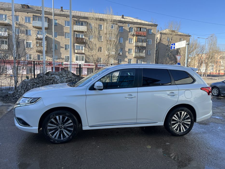 Продам автомобиль Мицубиси аутландер