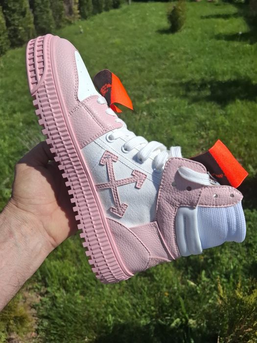 Off White 3.0. Roz .  700 RON.  36 -42